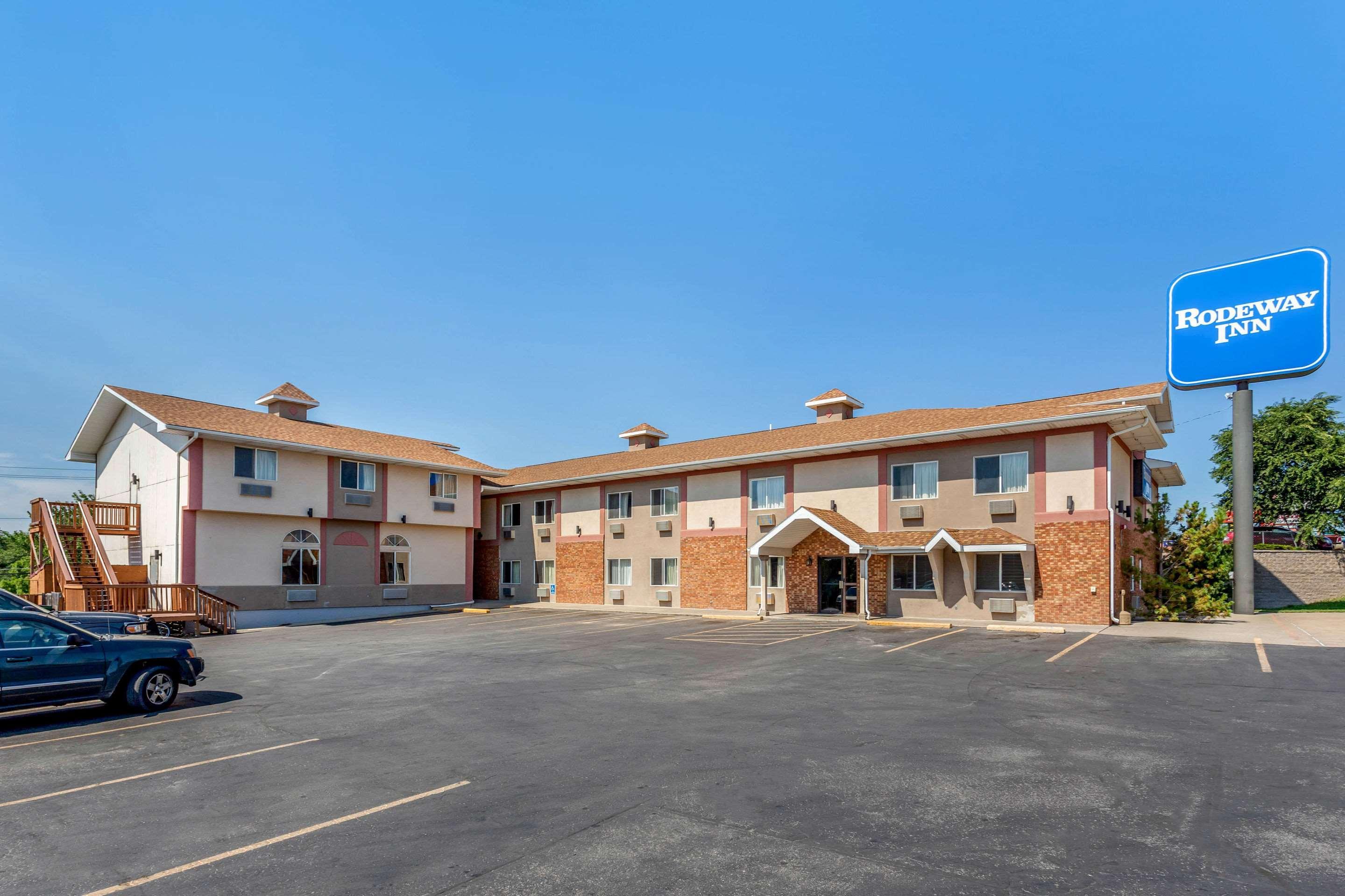 Rodeway Inn Rapid City Exterior photo